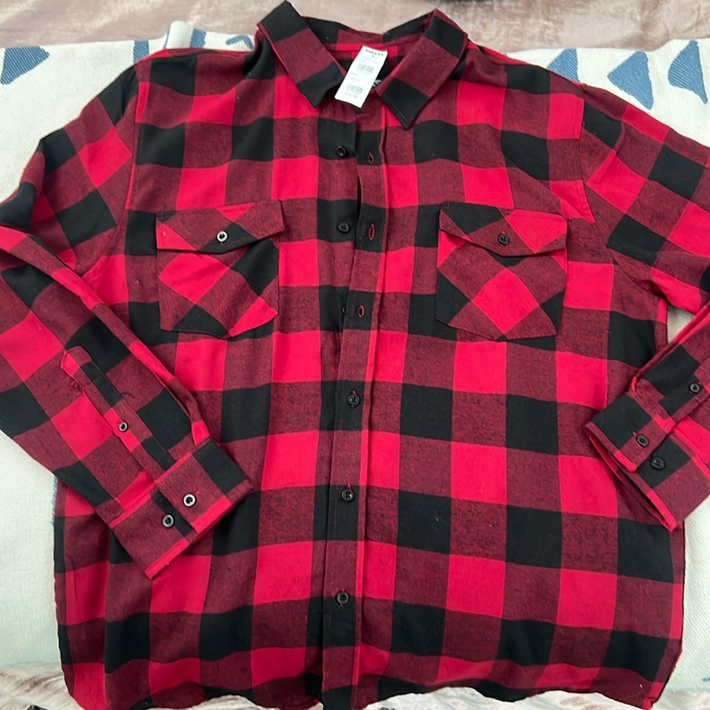 NWT Tilly’s Red and Black Flannel unisex
